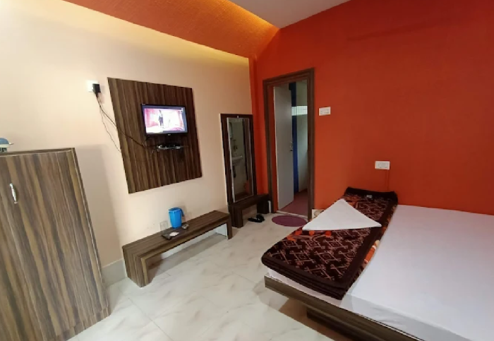 1 x Deluxe Double AC Room